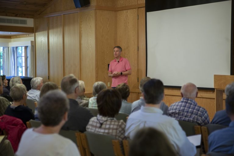 Terry Moran ’82 leading a summer seminar at Björklunden 