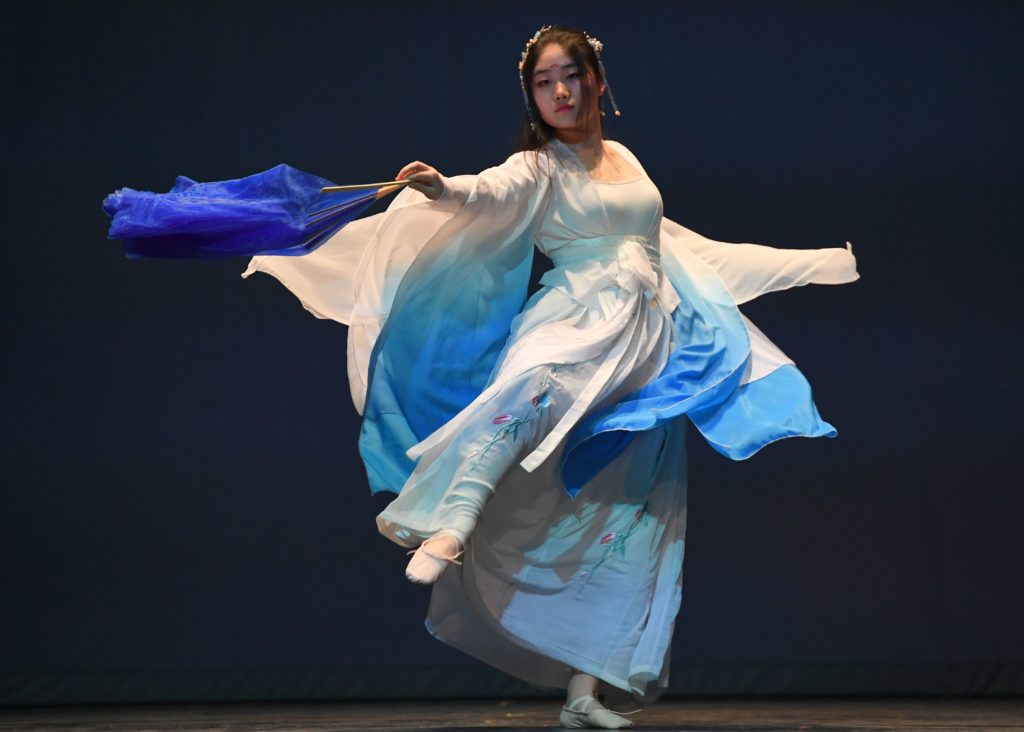 A performance of Tong Que Fu at 2018 Cabaret