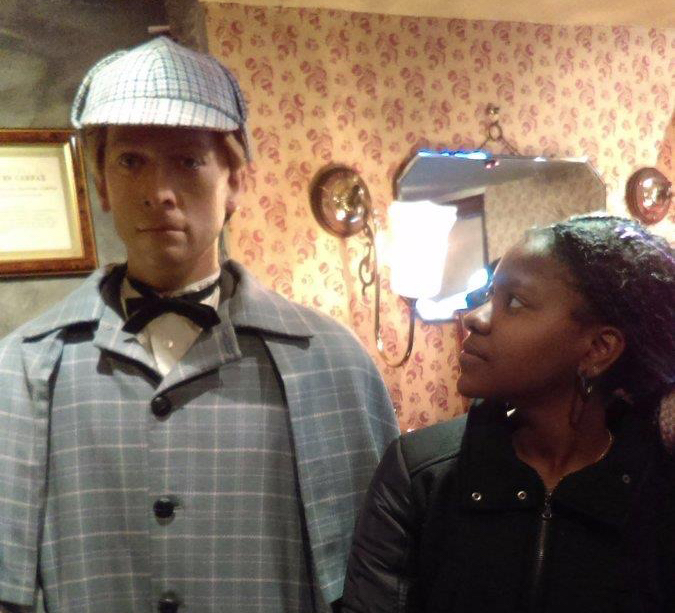 Tia Colbert ’20 checks out a wax figure of Sherlock Holmes while visiting the Sherlock Holmes Museum in London with her British Crime Fiction class.
