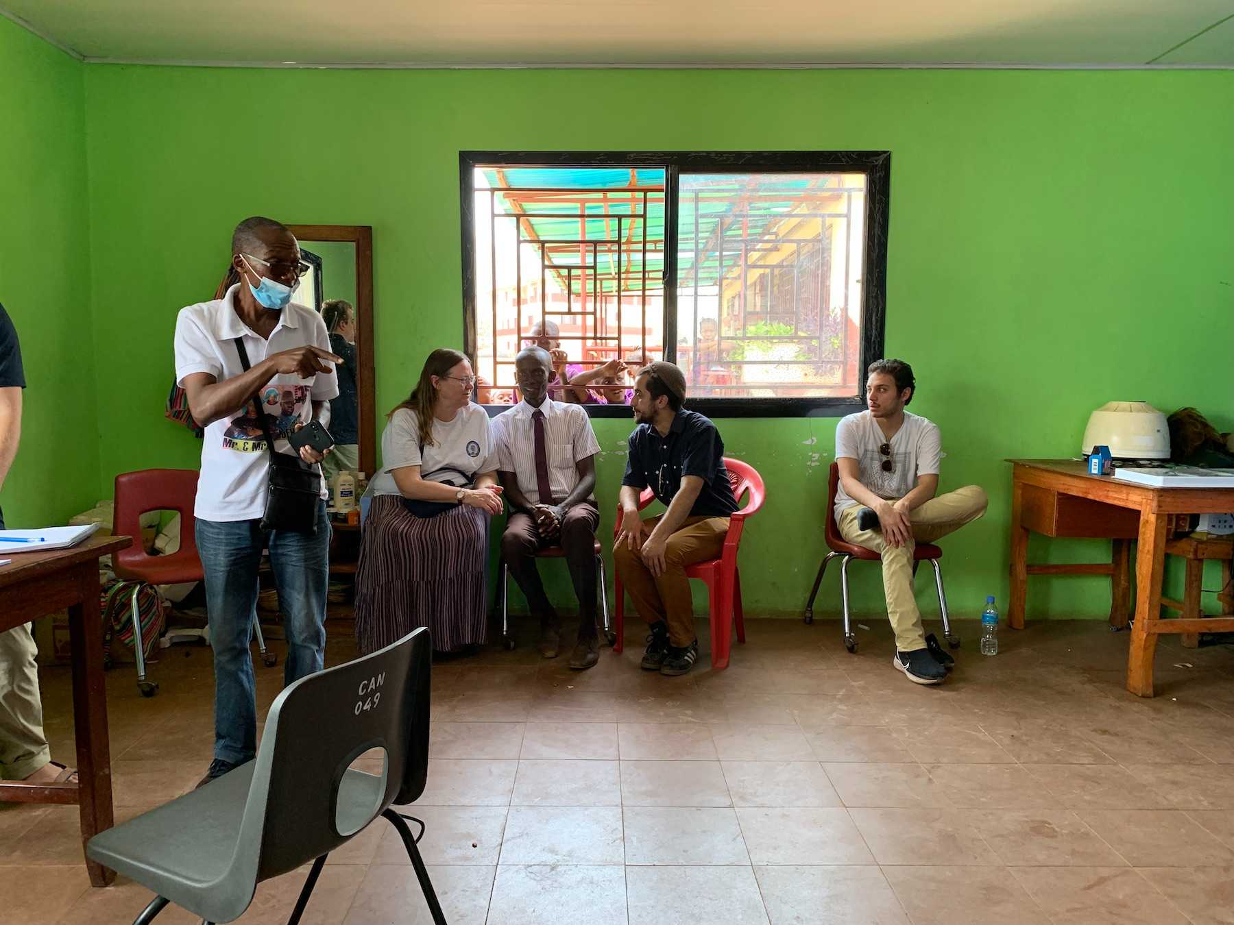 Claudena Skran and Jonathan Rubin talk with the Conforti Primary School headmaster during an EyeGive clinic.