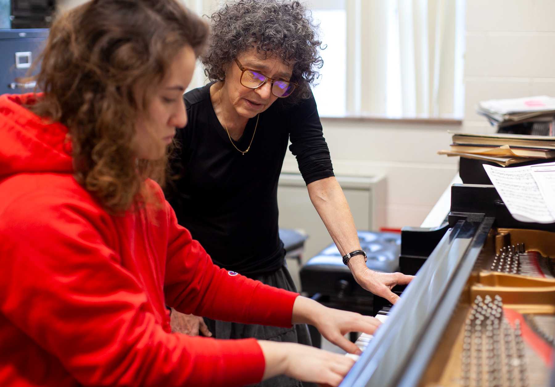 Catherine Kautsky works with piano student Jasmine Maller during a teaching session..