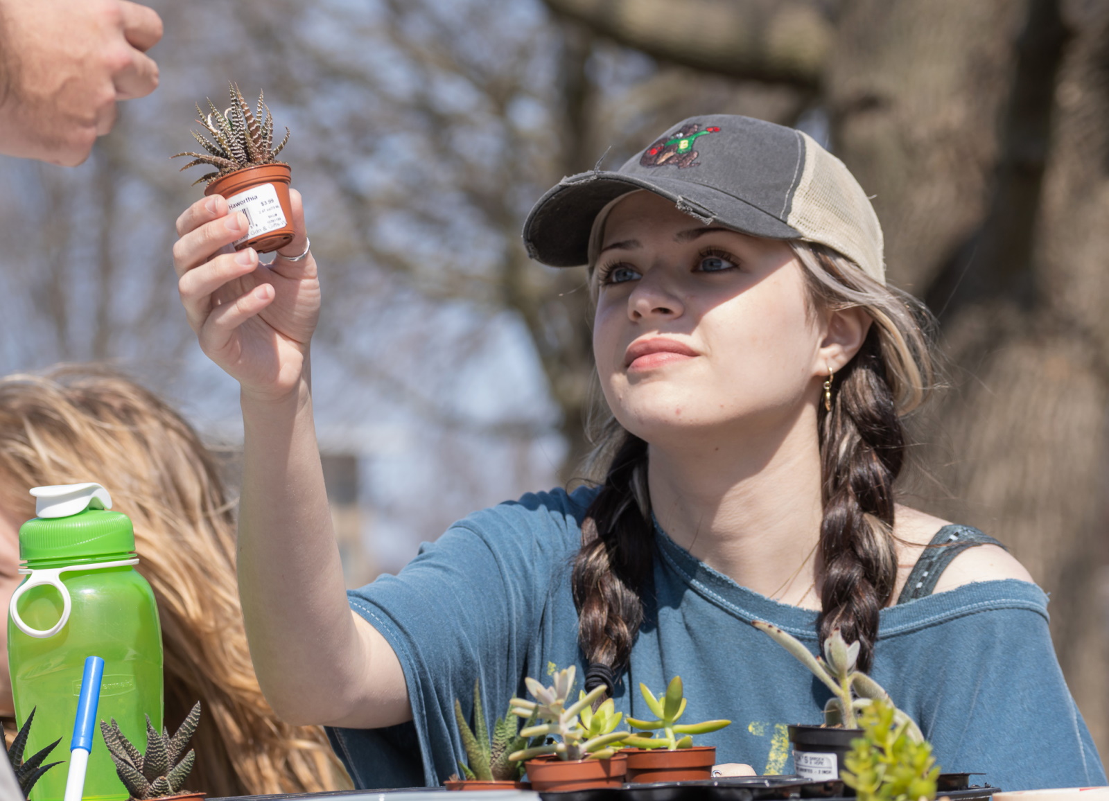 A student sells plants at the 2022 Earthfest.