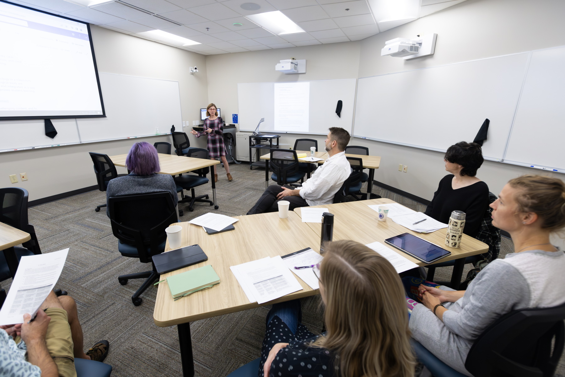 Stephanie Burdick-Shepherd leads six Lawrence faculty members in discussion in the Center for Teaching Excellence classroom in Briggs Hall.
