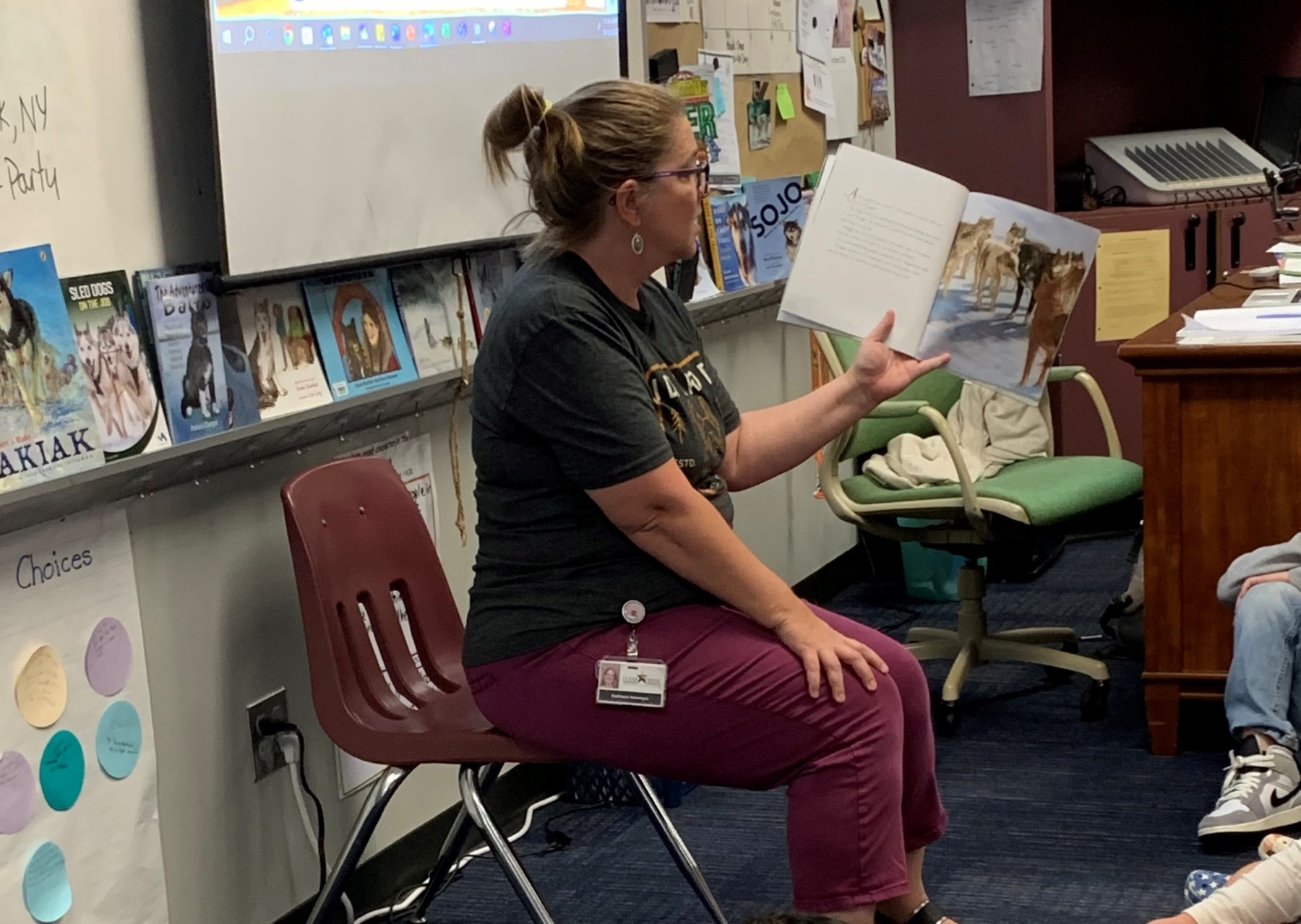 Kate Newmyer '94 reads to students from dog-themed books.