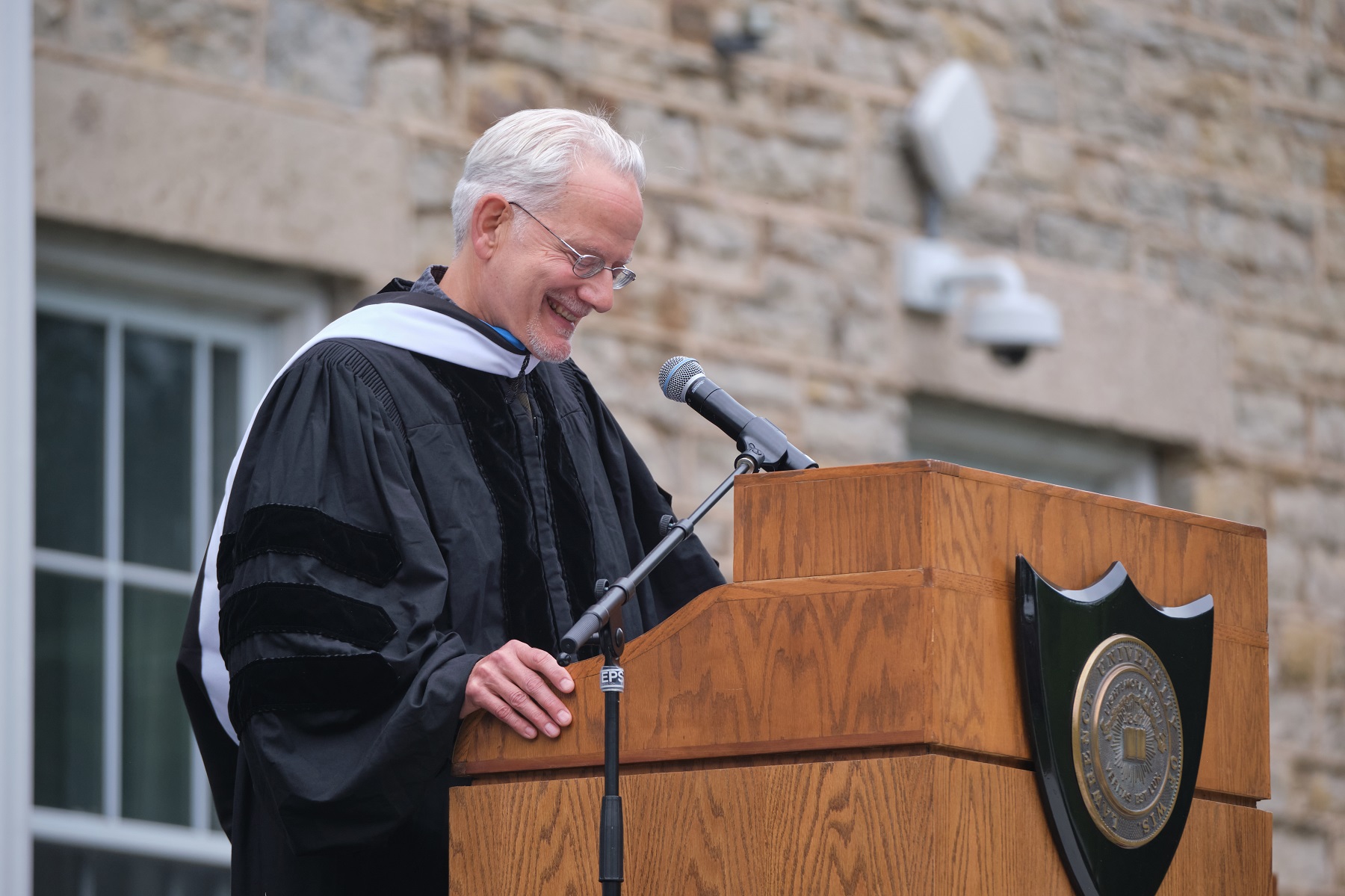 Campbell Scott '83 delivers the Commencement address.