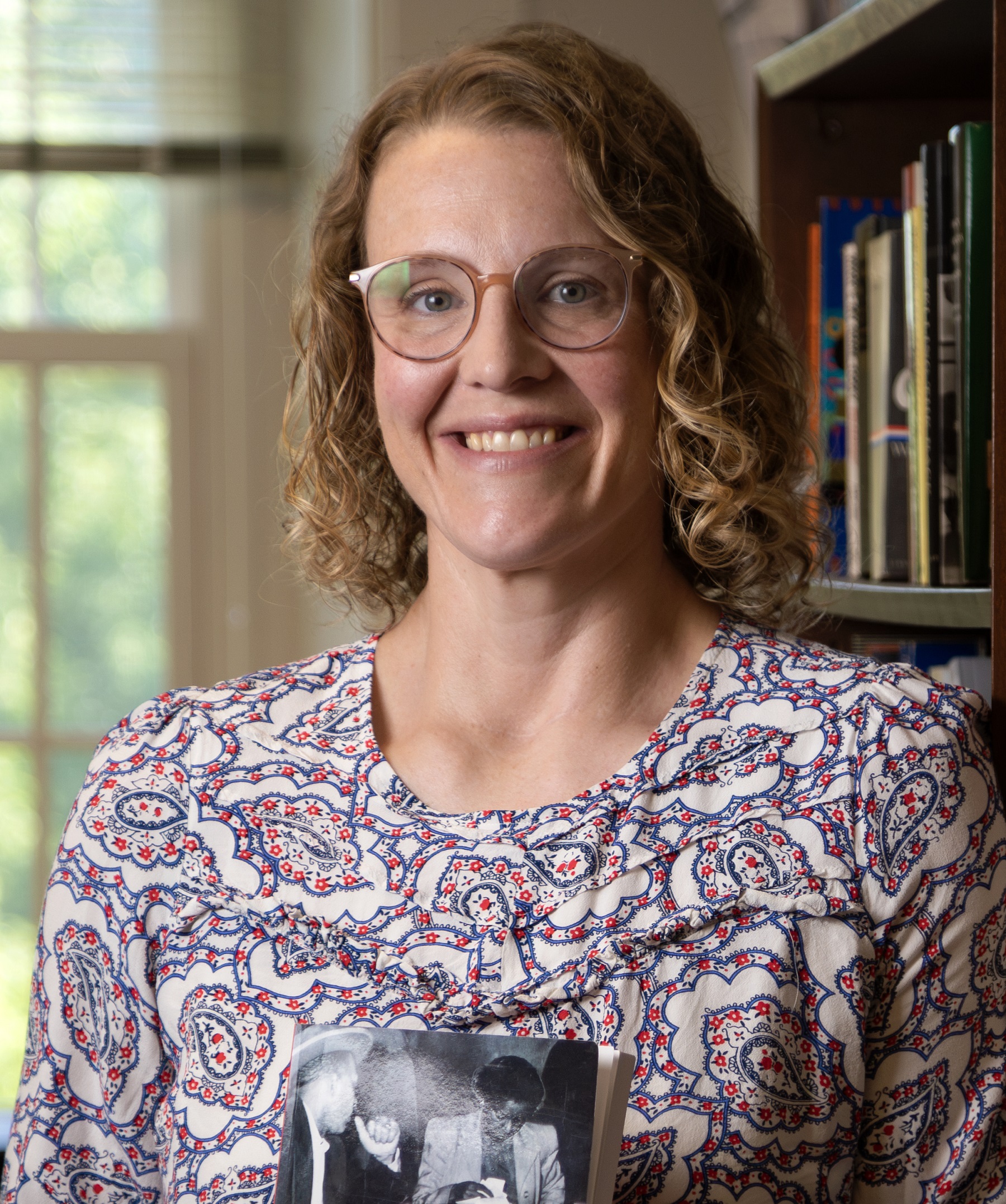 Betsy Schlabach headshot