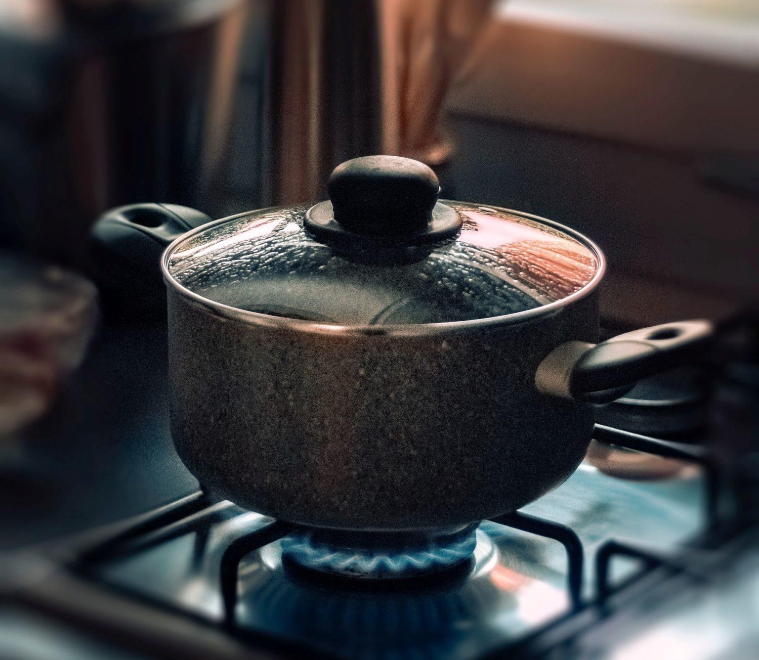 A cooking pot