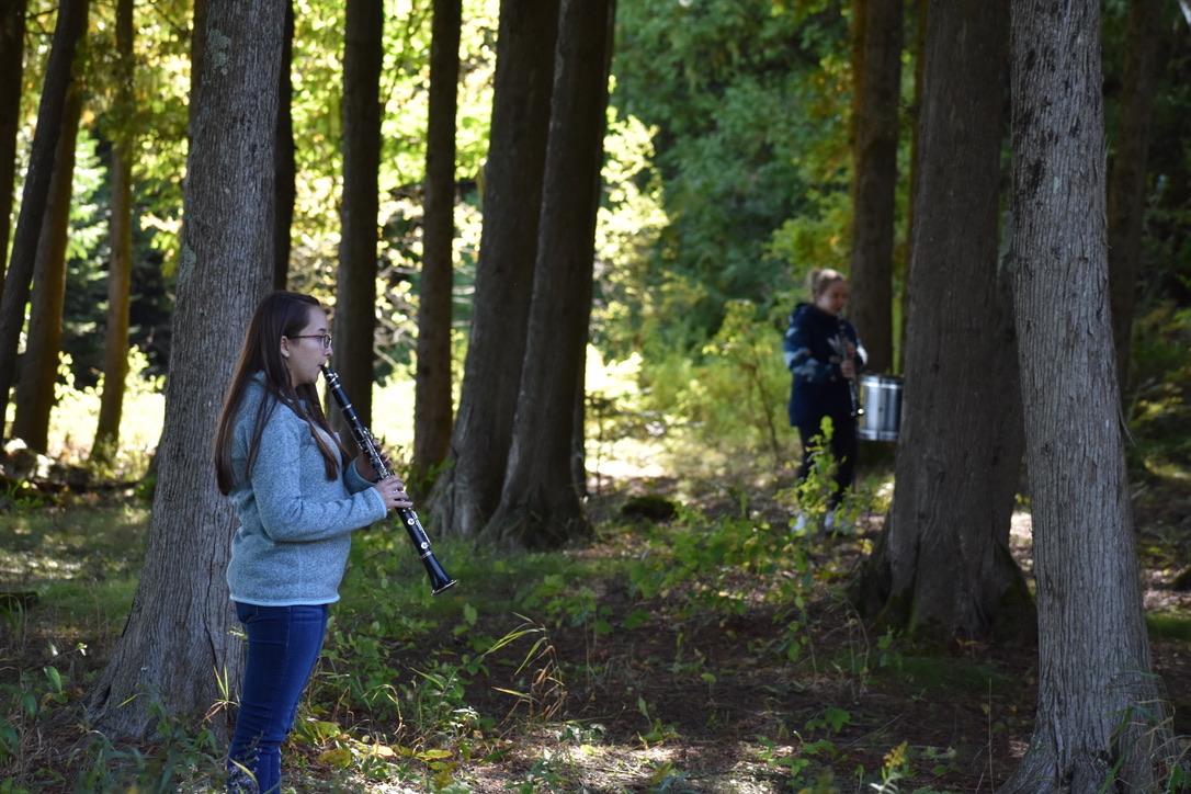 Lawrence musicians practice outdoor performance of “Ten Thousand Birds” during a trip to Bjorklunden in Door County