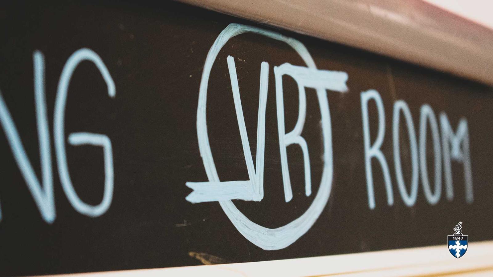 Chalk writing with text that says, "VR Room."