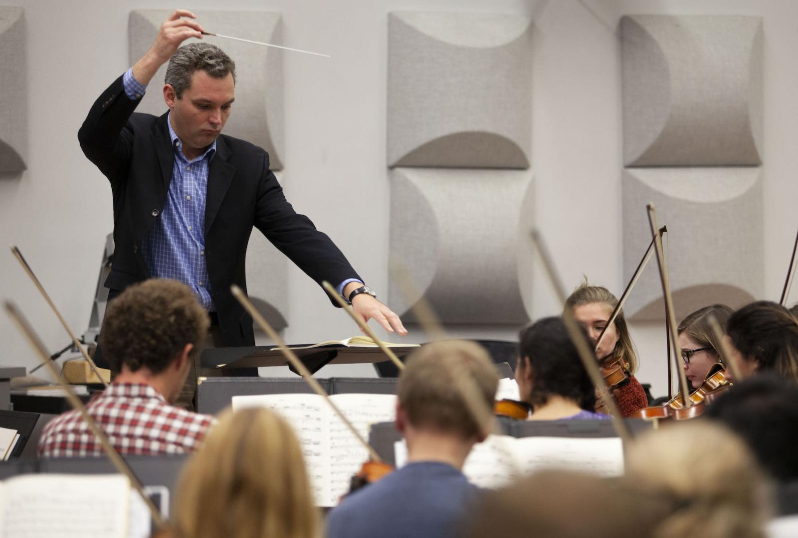 Mark Dupere conducting students in the Lawrence Symphony Orchestra during rehearsals.