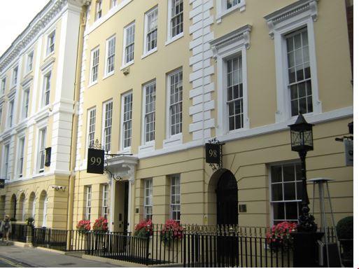 Front facade of the London Centre building