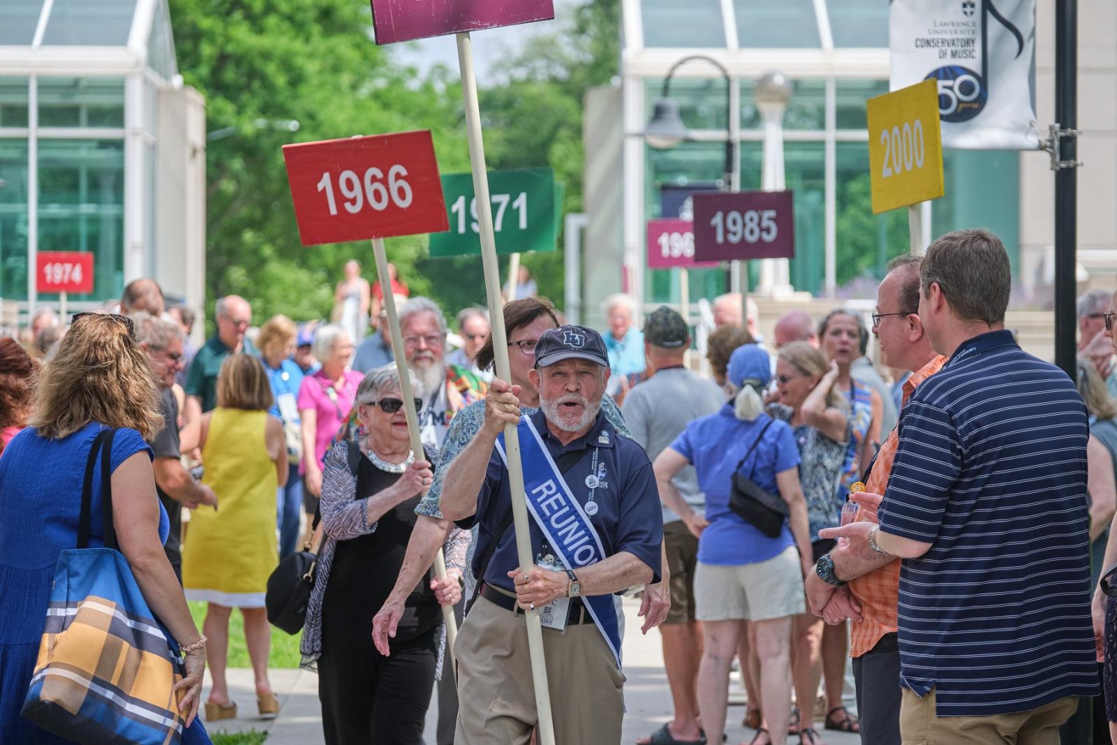 Ted Katzoff ’65 leads the Parade of Classes.