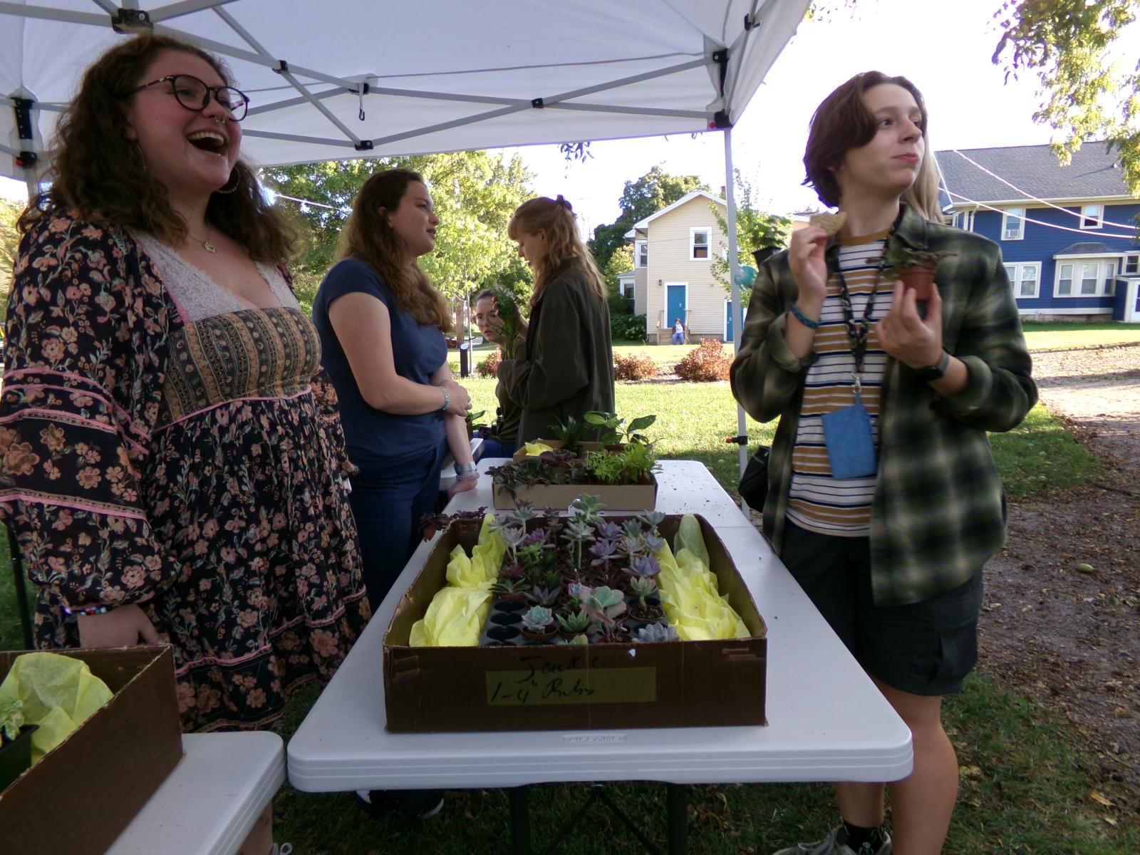 Students at 2024 S&RL plant open house in Goldgarden