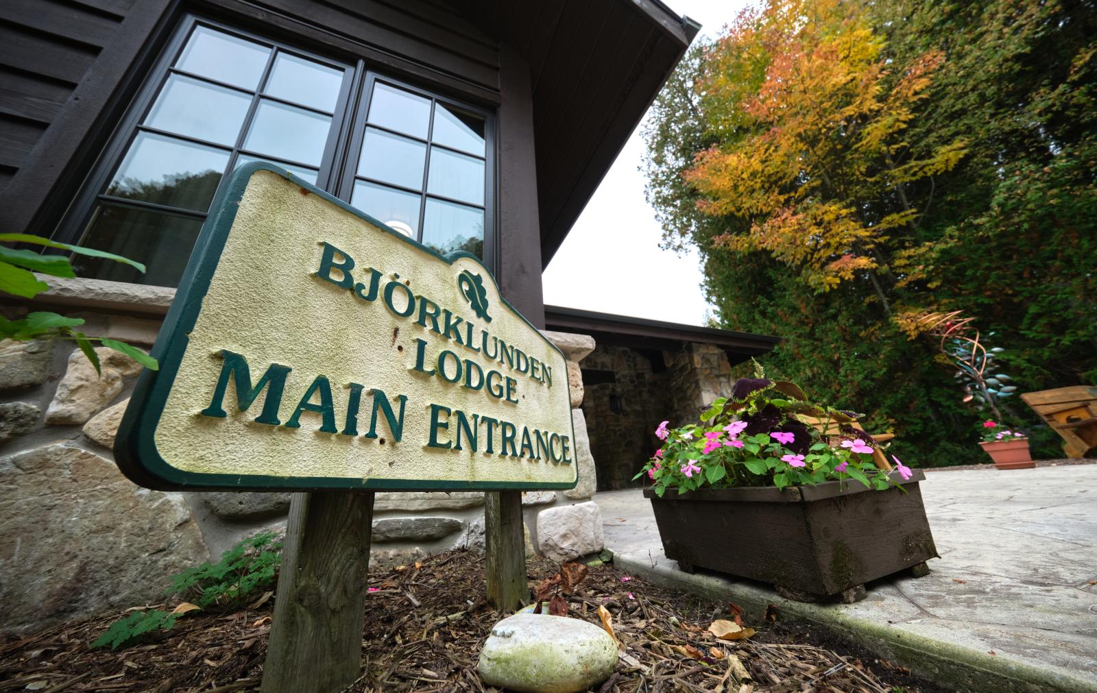 Bjorklunden Lodge Main Entrance sign