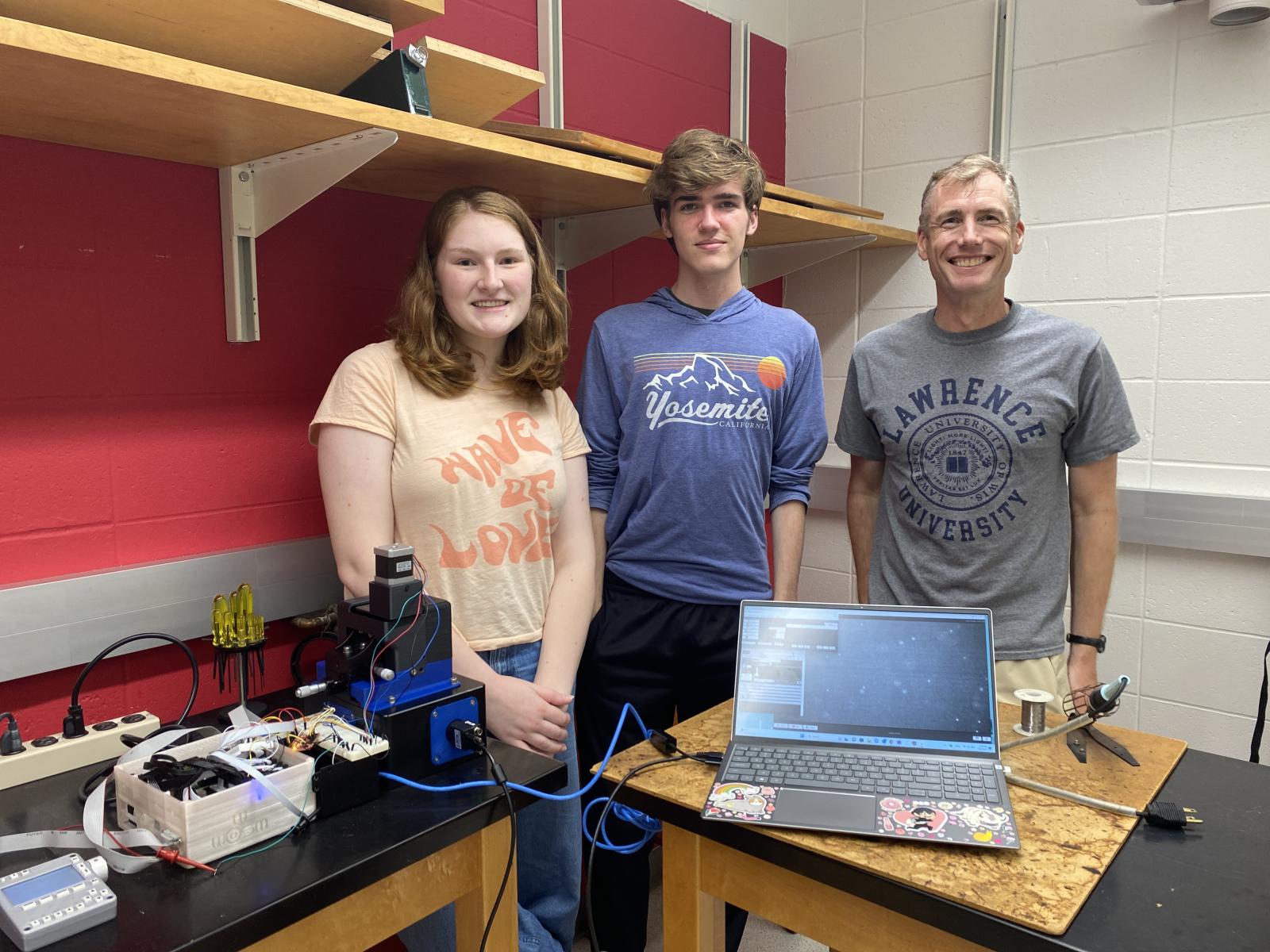 Grace Weber '24, Joseph Carpenter '24, and Doug Martin pose with their microscope