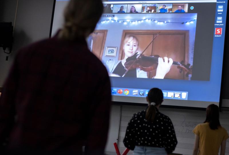 Mindara Krueger-Olson ’22 works through a rehearsal with classmates in a music education class in the Lawrence Conservatory of Music via zoom. 