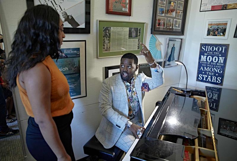 John Holiday works with a student at Lawrence Conservatory of Music