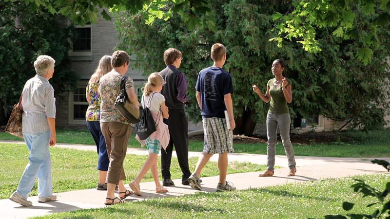 Student providing a tour to prospective students and their families
