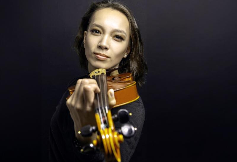 Teagan Farran with violin profile landscape