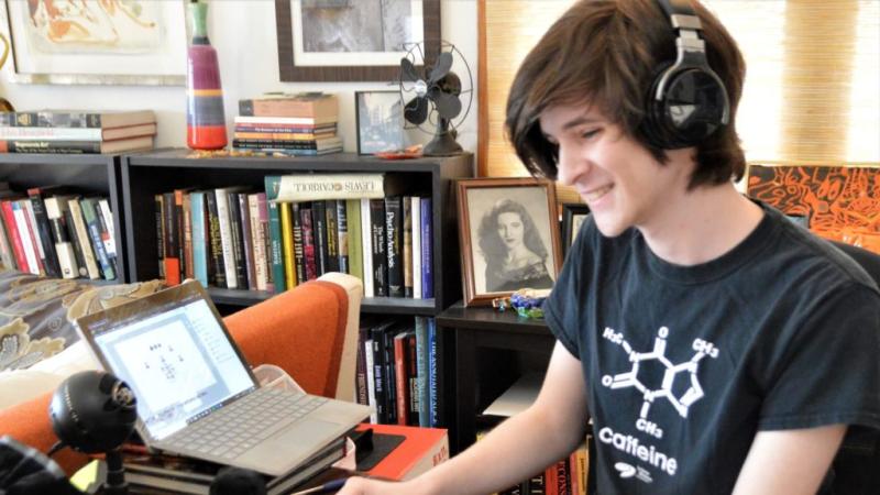 Charles Brailovsky ’23 runs an episode of Blame the Dice with Lawrence classmates on Twitch.