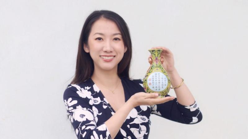 Yexue Li displays an intricate golden vase.