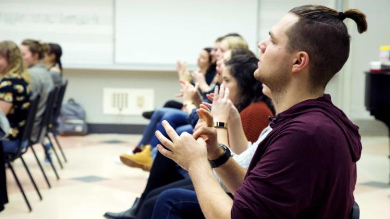 Lawrence University students learn American Sign Language