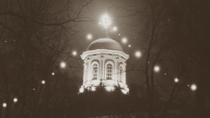 Historical photo of Main Hall Cupola decorated for homecoming
