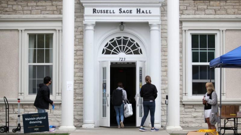 students move into Sage Hall