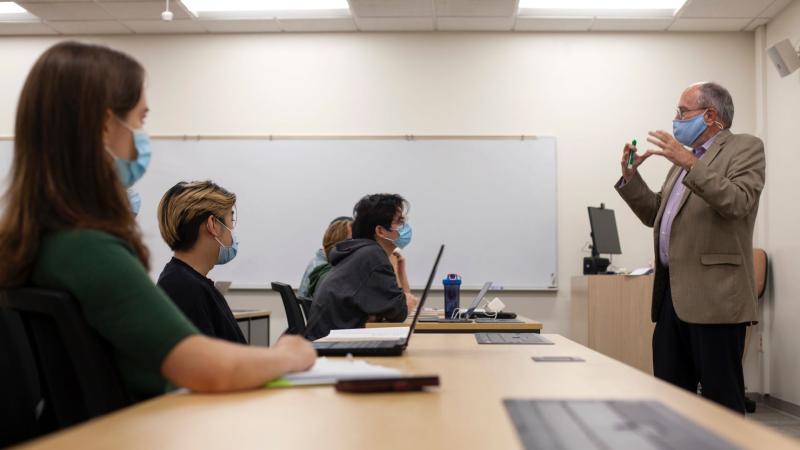 Shaun Donnelly, 2021's Visiting Scarff Professor, speaks to students during class.