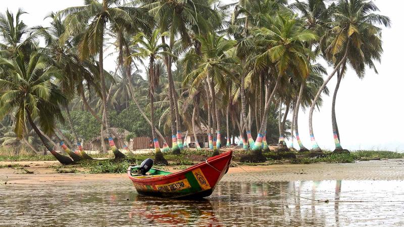 Image of a boat on a river in Ghana