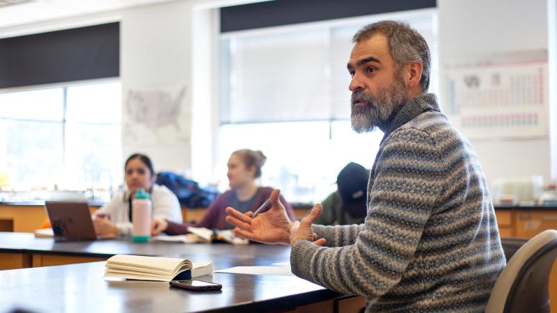 Andrew Knudsen, Professor of Geosciences, discusses "Poor Economics: A Radical Rethinking of the Way to Fight Global Poverty" while teaching his First Year Studies class