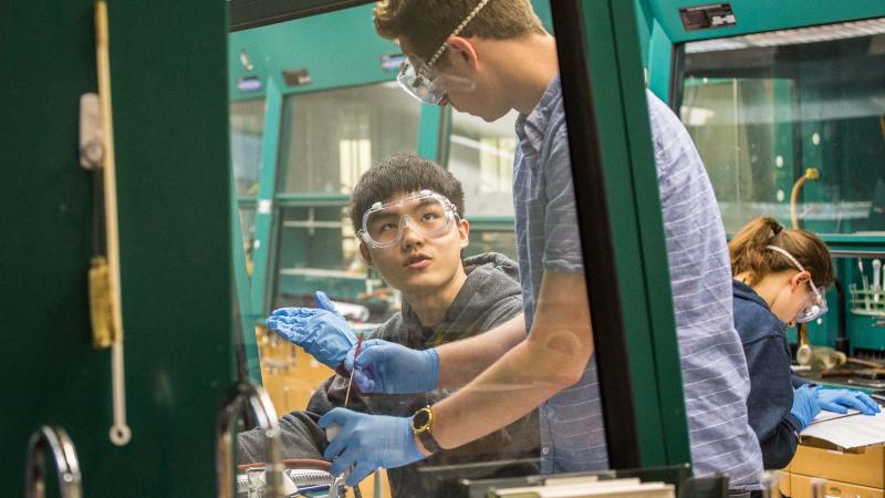 Students work in a chemistry lab