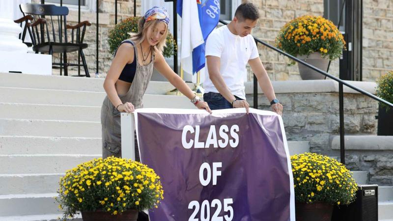 Class of 2025 receiving class colors from previous class at during President's Welcome