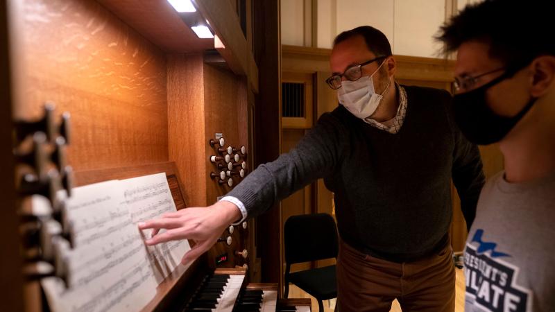 Student works with organ faculty member