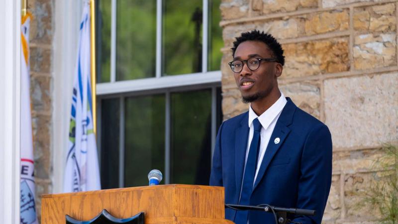 Malcolm Davis speaks from the steps of Main Hall at the 2022 President's Welcome.