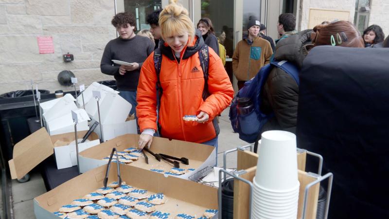 LUgge Hot Chocolate Fridays - students enjoying LUgge cookies