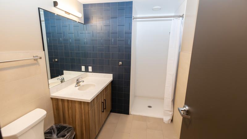 Fox Commons Apartment Bathroom