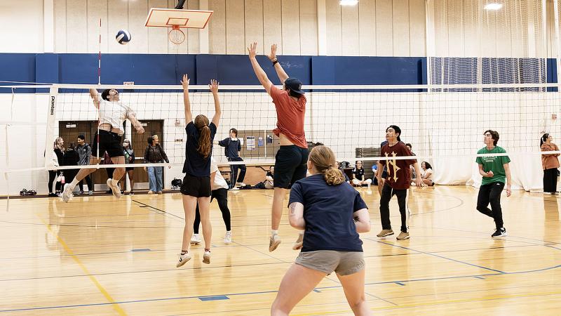 Students playing intramural volleyball in the Wellness Center Gym