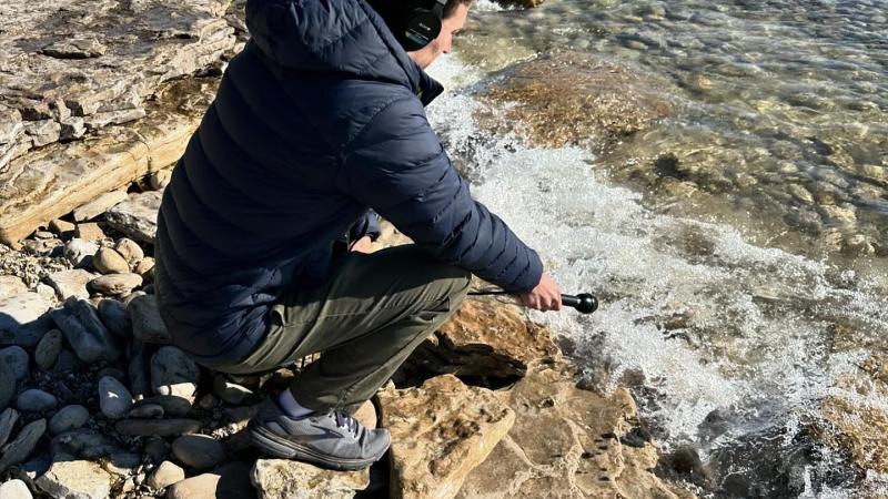 listening to the lake