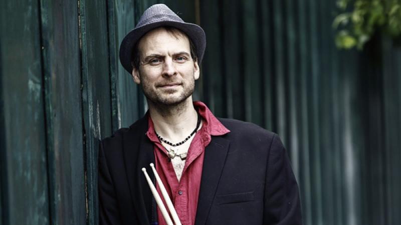 Ari Hoenig drummer with sticks profile pic