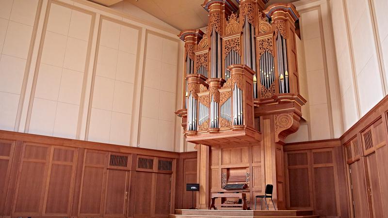 The pipe organ on the stage of Memorial Chapel.