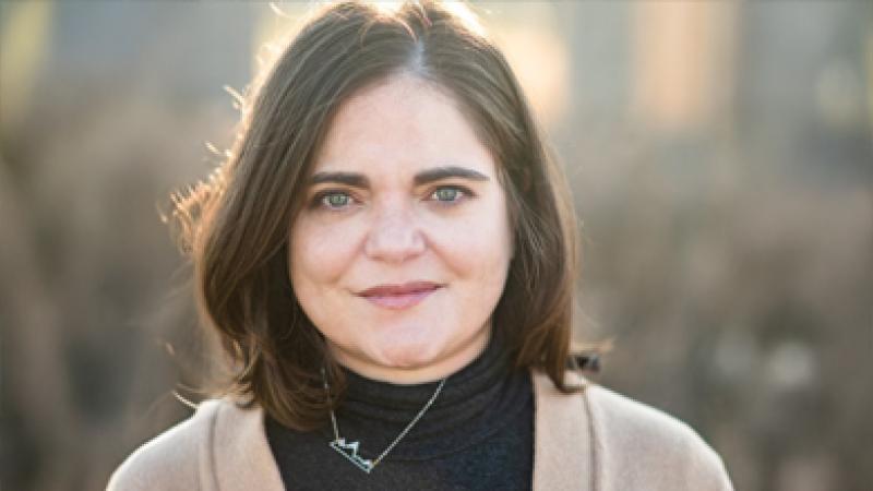 Lara McLellan  bio pic