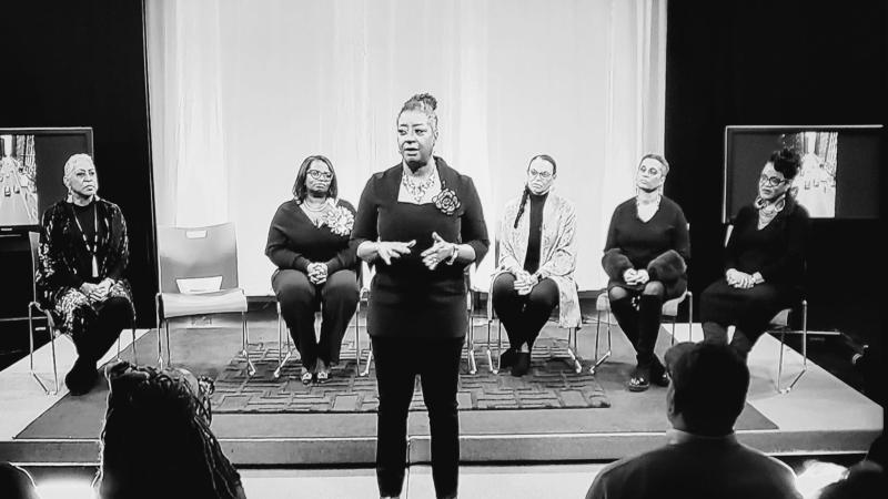 Storyteller Shelley Davis telling a story