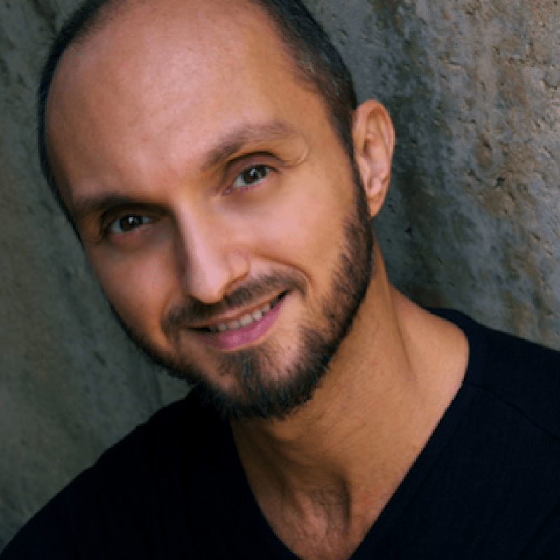 Headshot black shirt