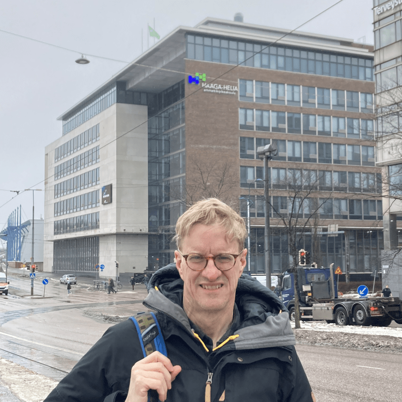 David Duncombe in front of Haaga-Helia University of Applied Sciences