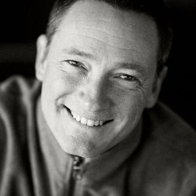 Headshot of Bill Carrothers.