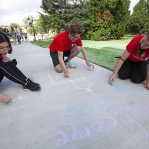 Community Advisors create welcoming message