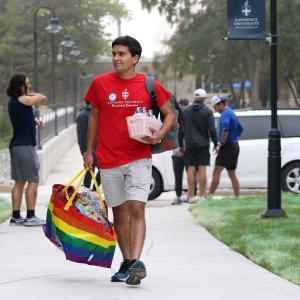 Community Advisor Assists with new student move in