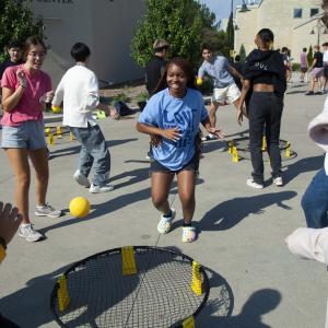 students play Spikeball, welcome week 2022