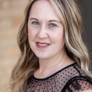 Theresa Martin Headshot